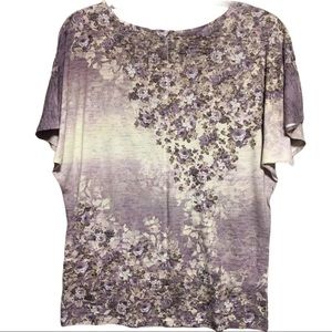 Beautiful dolman short sleeve tee lavender flowers Maurices Sz Med EUC Like new